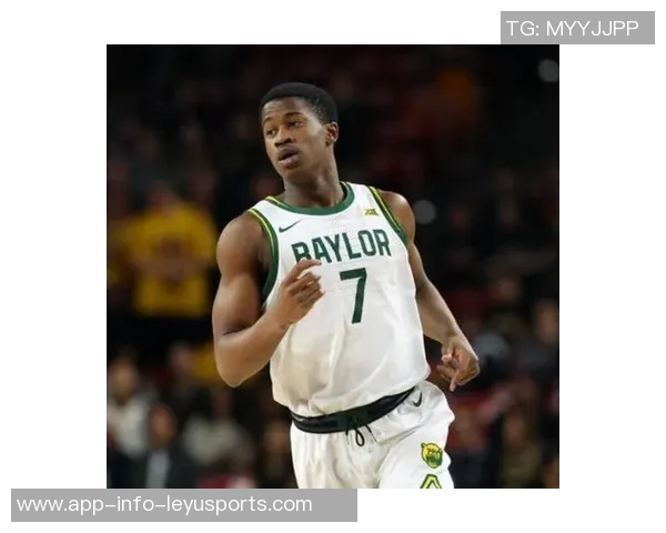 埃奇库姆费城主场首秀表现惊艳球迷热烈掌声致敬 埃奇库姆费城主场首秀表现惊艳球迷热烈掌声致敬