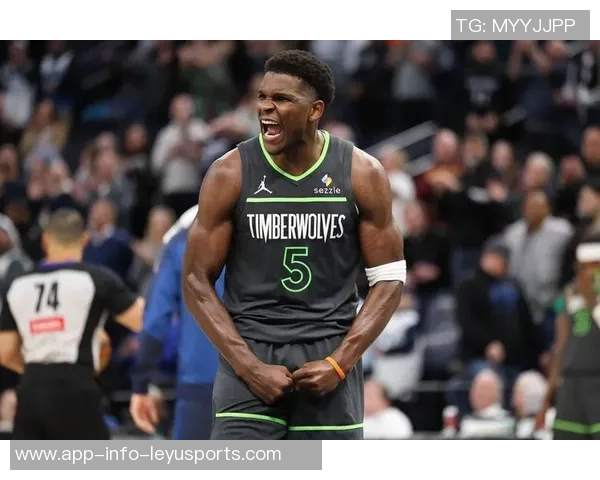 爱德华兹表现平平17投6中仅得17分贡献3篮板1断1帽令人失望 爱德华兹表现平平17投6中仅得17分贡献3篮板1断1帽令人失望