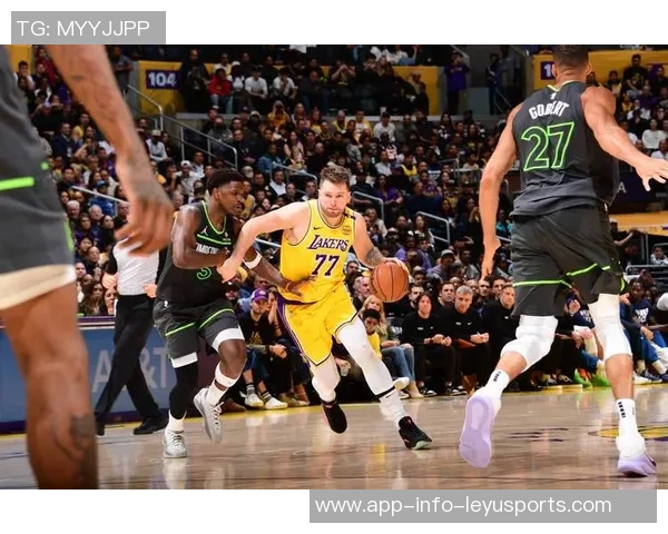 艾顿谈东契奇挡拆战术对手竟然派出四人包夹应对 艾顿谈东契奇挡拆战术对手竟然派出四人包夹应对